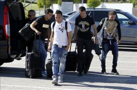 (De i a d) Pedro, Santi Cazorla, Azpilicueta y Jordi Alba, a su llegada a La Ciudad del F&uacute;tbol de Las Rozas (Madrid) para empezar a preparar el Mundia